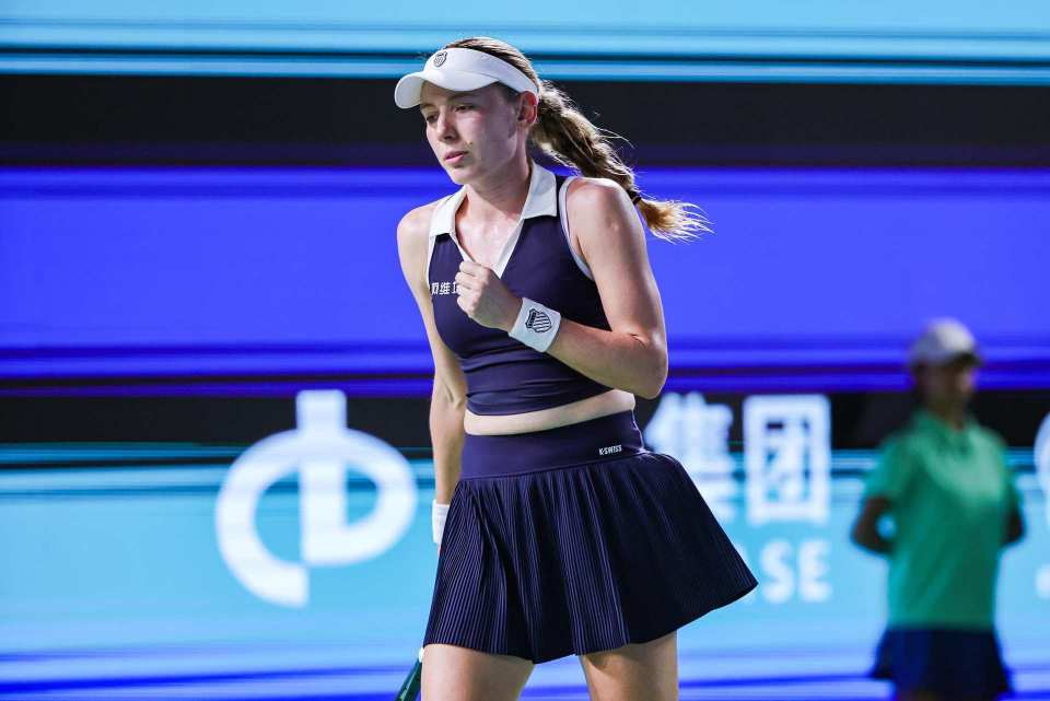 小时, 年宁波站女